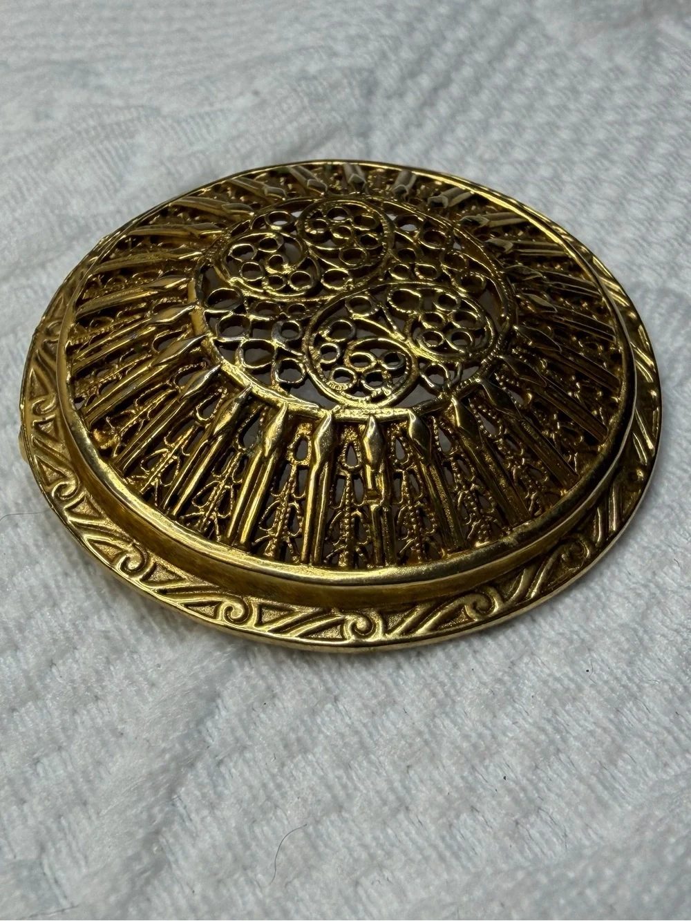 Antique Round Gold Filigree brooch